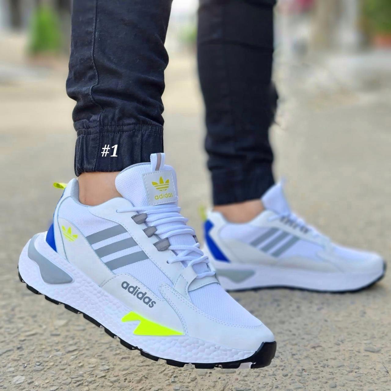 Adidas (1689779 )