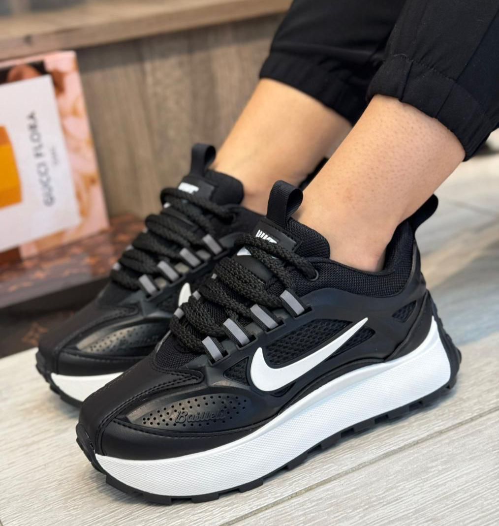 Zapatilla Nike Bailleli (1677492)