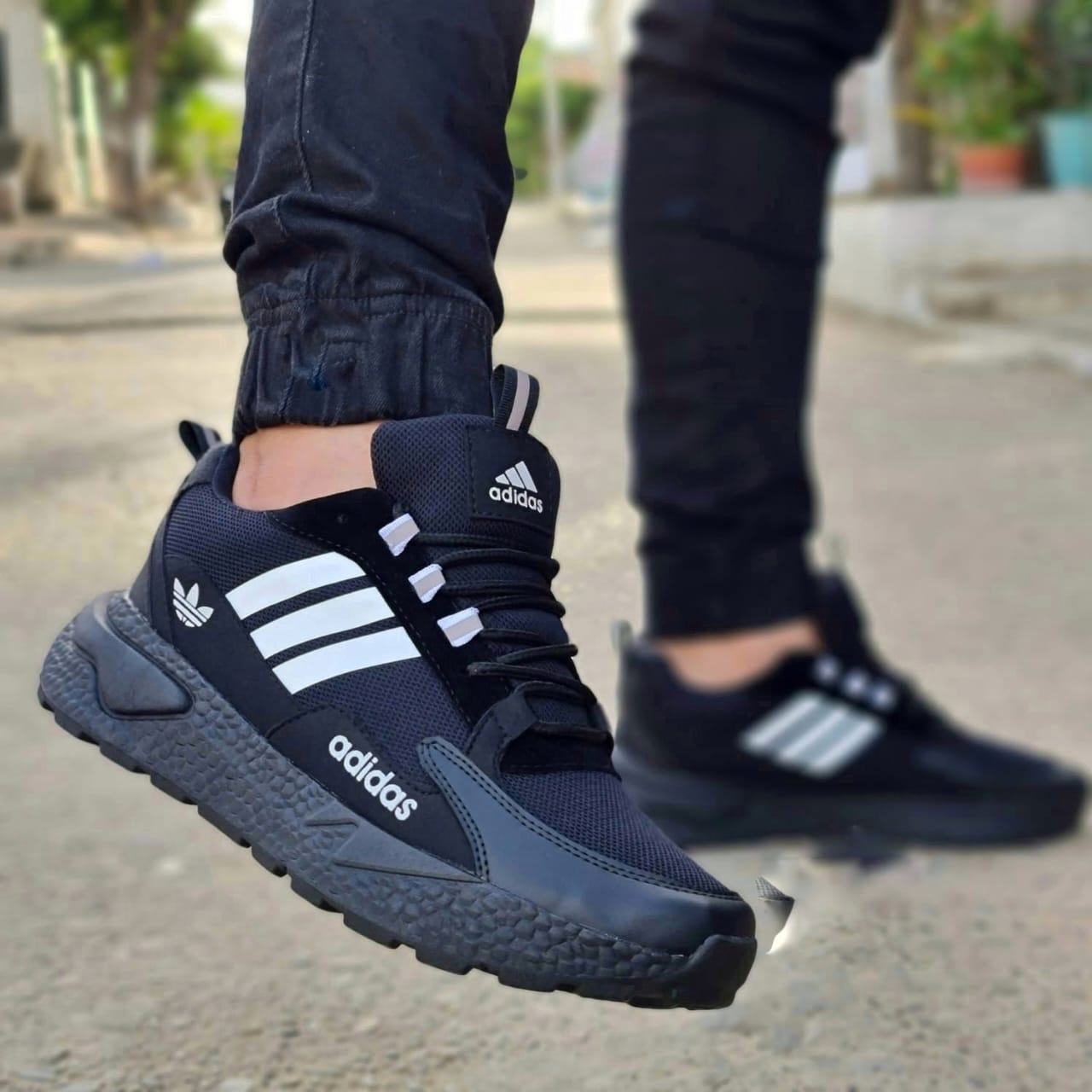 Adidas (1689779 )